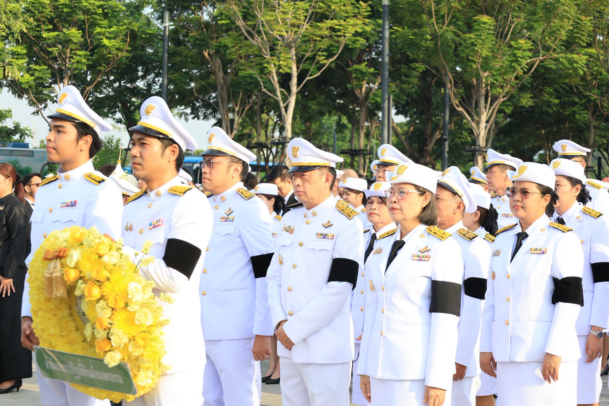 title - ส.ป.ก. ร่วมวางพวงมาลาถวายบังคมพระบรมราชานุสาวรีย์พระบาทสมเด็จพระบรมชนกาธิเบศร มหาภูมิพลอดุลยเดชมหาราช บรมนาถบพิตร เนื่องใน 